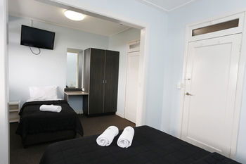 The Lakes Hotel - Accommodation QLD 30
