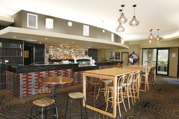The Lakes Hotel - Accommodation QLD 46