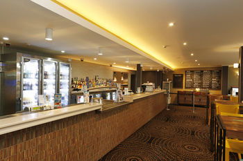 The Lakes Hotel - Accommodation QLD 49