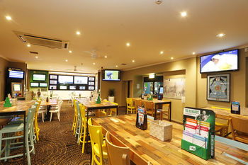 The Lakes Hotel - Accommodation QLD 51