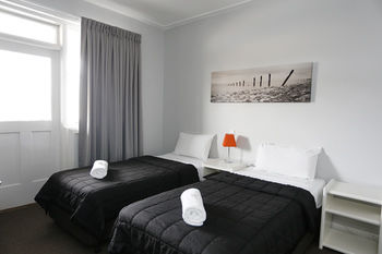 The Lakes Hotel - Accommodation QLD 63