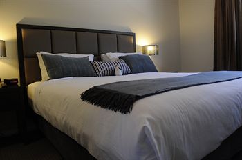 Riverside Oaks Golf Resort - Accommodation QLD 3