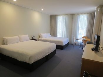 Dingley International Hotel - Accommodation QLD 6