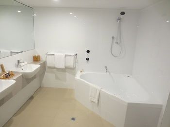 Dingley International Hotel - Accommodation QLD 7