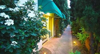 Darling Apartments - Accommodation QLD 6