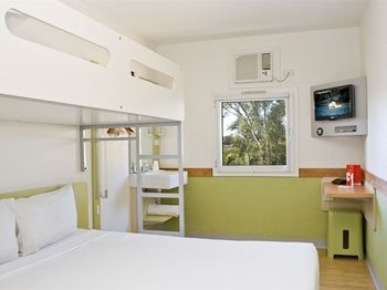 Ibis Budget Fawkner - Accommodation QLD 2