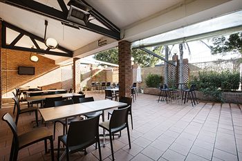Parkway Hotel - Accommodation QLD 9