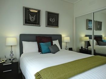 Alpha Apartments Melbourne - Accommodation QLD 3