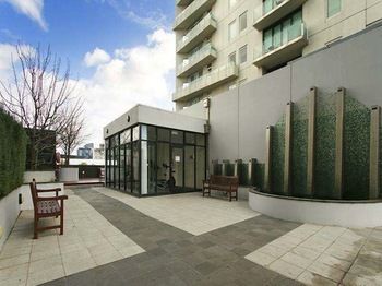 Alpha Apartments Melbourne - Accommodation QLD 4
