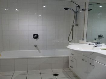 Alpha Apartments Melbourne - Accommodation QLD 24