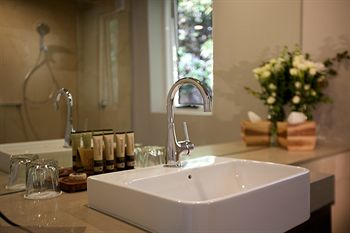 Parklands Country Gardens And Lodges - Accommodation QLD 0