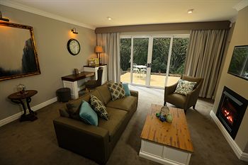 Parklands Country Gardens And Lodges - Accommodation QLD 18