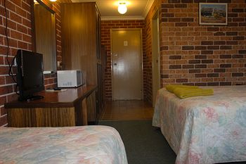 Colonial Motor Inn Lithgow - Accommodation QLD 9