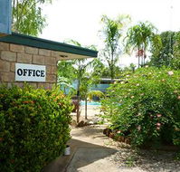 Palm Court Budget Motel Hostel/Backpackers - Accommodation QLD