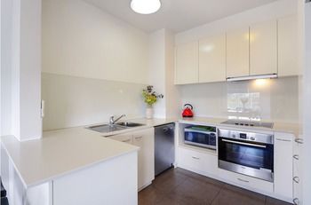 Albert Road Serviced Apartments - Accommodation QLD 8