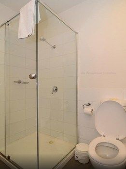 Albert Road Serviced Apartments - Accommodation QLD 9