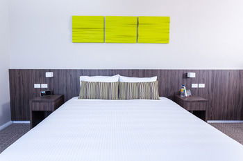 Ibis Styles The Entrance - Accommodation QLD 8