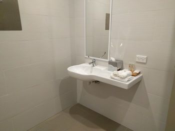 Ibis Styles The Entrance - Accommodation QLD 14