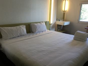 Ibis Budget St Peters - Accommodation QLD 1