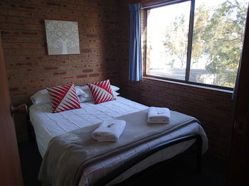 Dungowan Waterfront Apartments - Accommodation QLD 13