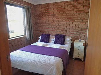 Dungowan Waterfront Apartments - Accommodation QLD 16