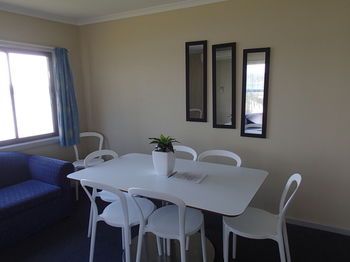 Dungowan Waterfront Apartments - Accommodation QLD 28