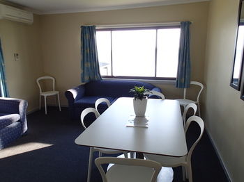 Dungowan Waterfront Apartments - Accommodation QLD 35