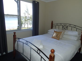 Dungowan Waterfront Apartments - Accommodation QLD 185