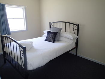 Dungowan Waterfront Apartments - Accommodation QLD 186