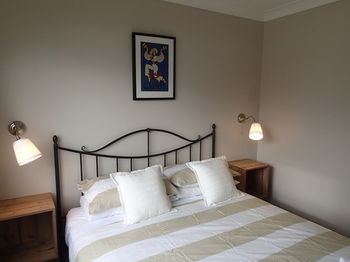 Dungowan Waterfront Apartments - Accommodation QLD 205