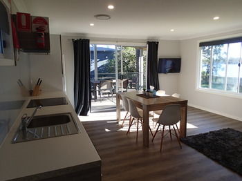Dungowan Waterfront Apartments - Accommodation QLD 235