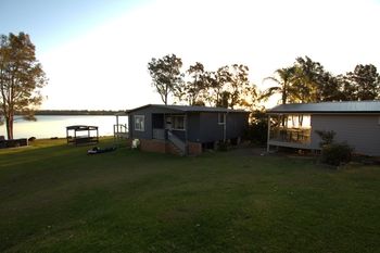 Dungowan Waterfront Apartments - Accommodation QLD 245