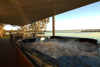 Dungowan Waterfront Apartments - Accommodation QLD 250