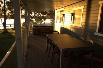 Dungowan Waterfront Apartments - Accommodation QLD 252