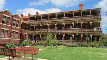 Yarra House Campus Summer Stays - Accommodation QLD 10