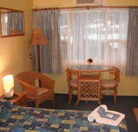 Black Swan Waterfront Motel - Accommodation QLD