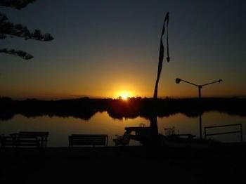 Black Swan Waterfront Motel - Accommodation QLD 4