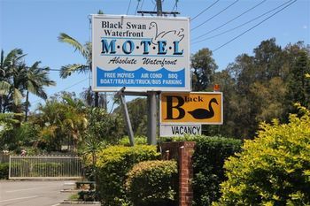 Black Swan Waterfront Motel - Accommodation QLD 6