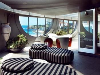 Hotel Ravesis - Accommodation QLD 1