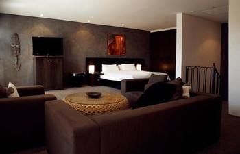 Hotel Ravesis - Accommodation QLD 5