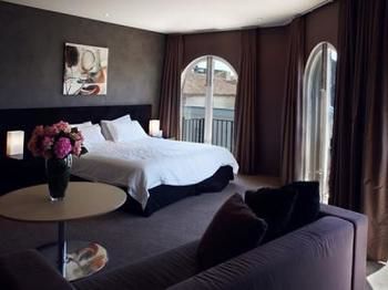 Hotel Ravesis - Accommodation QLD 6