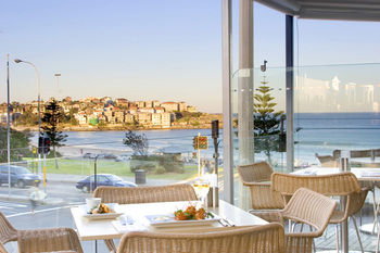 Hotel Ravesis - Accommodation QLD 7