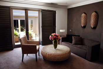 Hotel Ravesis - Accommodation QLD 11