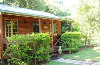 Sunshine Valley Cottages - Accommodation QLD 10