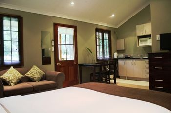 Sunshine Valley Cottages - Accommodation QLD 13