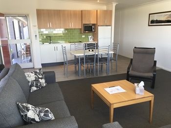 Harbourview Serviced Apartments - Accommodation QLD 46