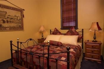 Church House B&B Gundagai - Accommodation QLD 5