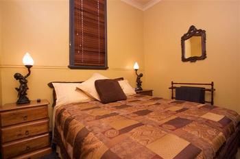 Church House B&B Gundagai - Accommodation QLD 6
