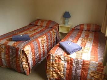 Australian Motor Homes Tourist Park - Accommodation QLD 11