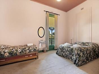 The Victoria & Albert Guesthouse - Accommodation QLD 6